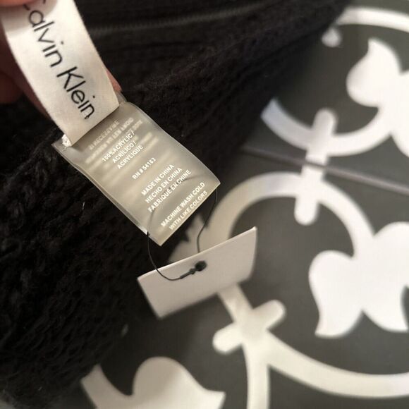 Calvin Klein Women’s Black Wide Knit Pockets Zippers One Size Scarf Wrap NWT - Picture 8 of 10